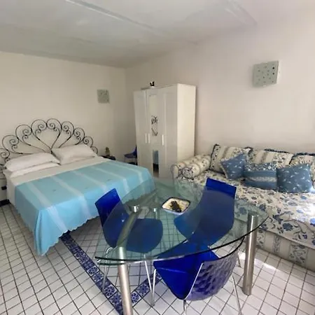 Mezzomonte * Capri
