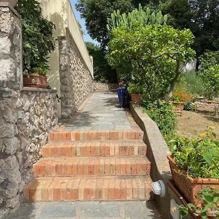 Mezzomonte Appartement *